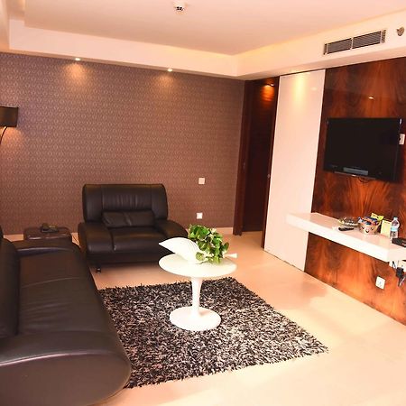 Celesta - Kolkata Hotell Exteriör bild