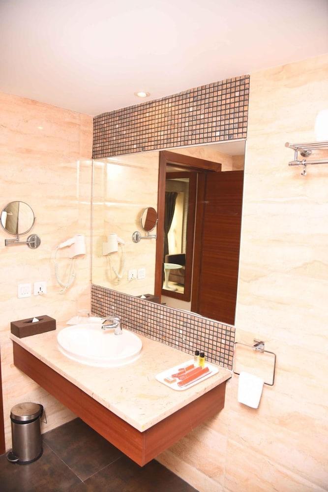 Celesta - Kolkata Hotell Exteriör bild