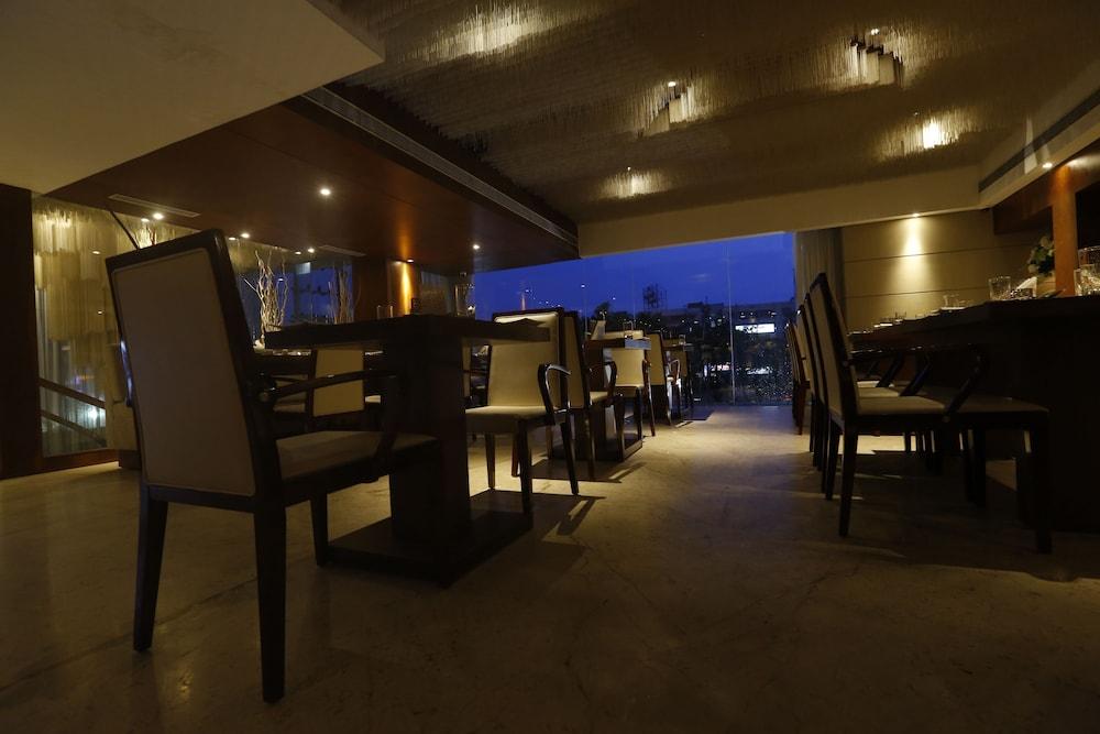 Celesta - Kolkata Hotell Exteriör bild