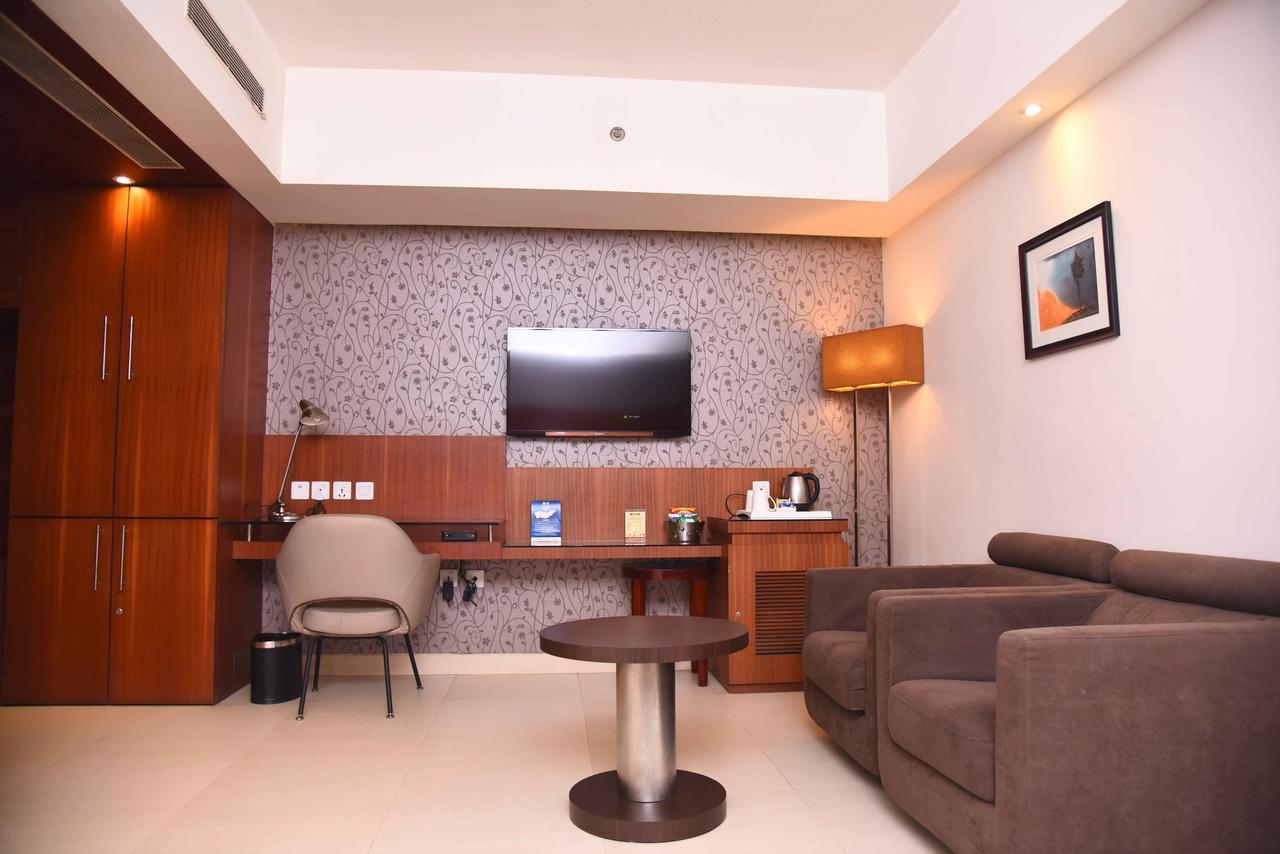 Celesta - Kolkata Hotell Exteriör bild