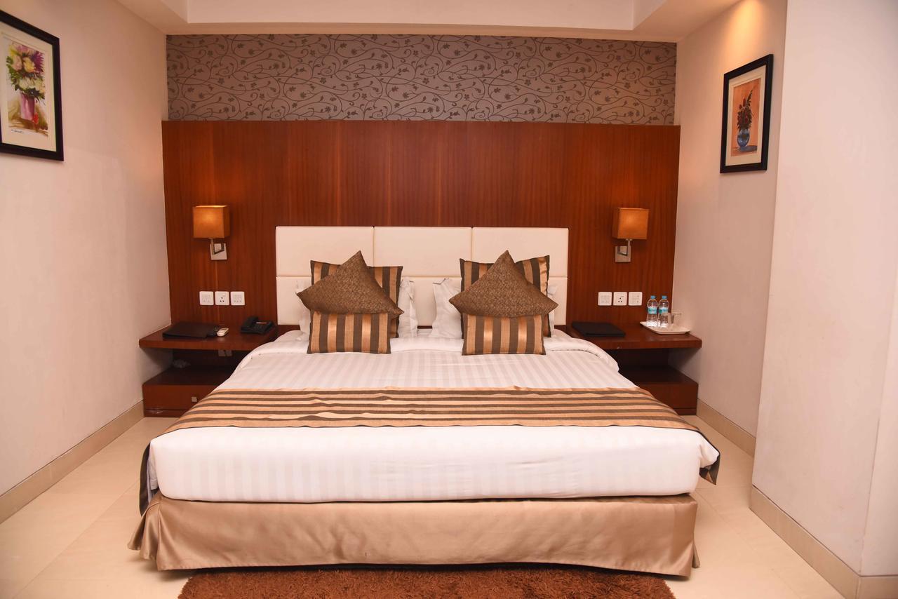 Celesta - Kolkata Hotell Exteriör bild