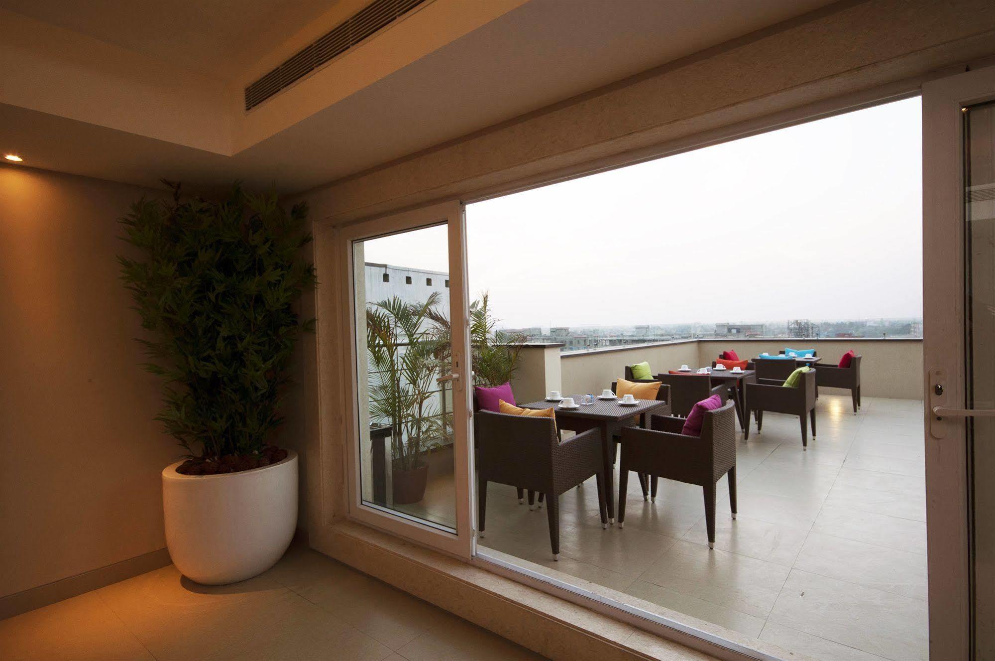 Celesta - Kolkata Hotell Exteriör bild