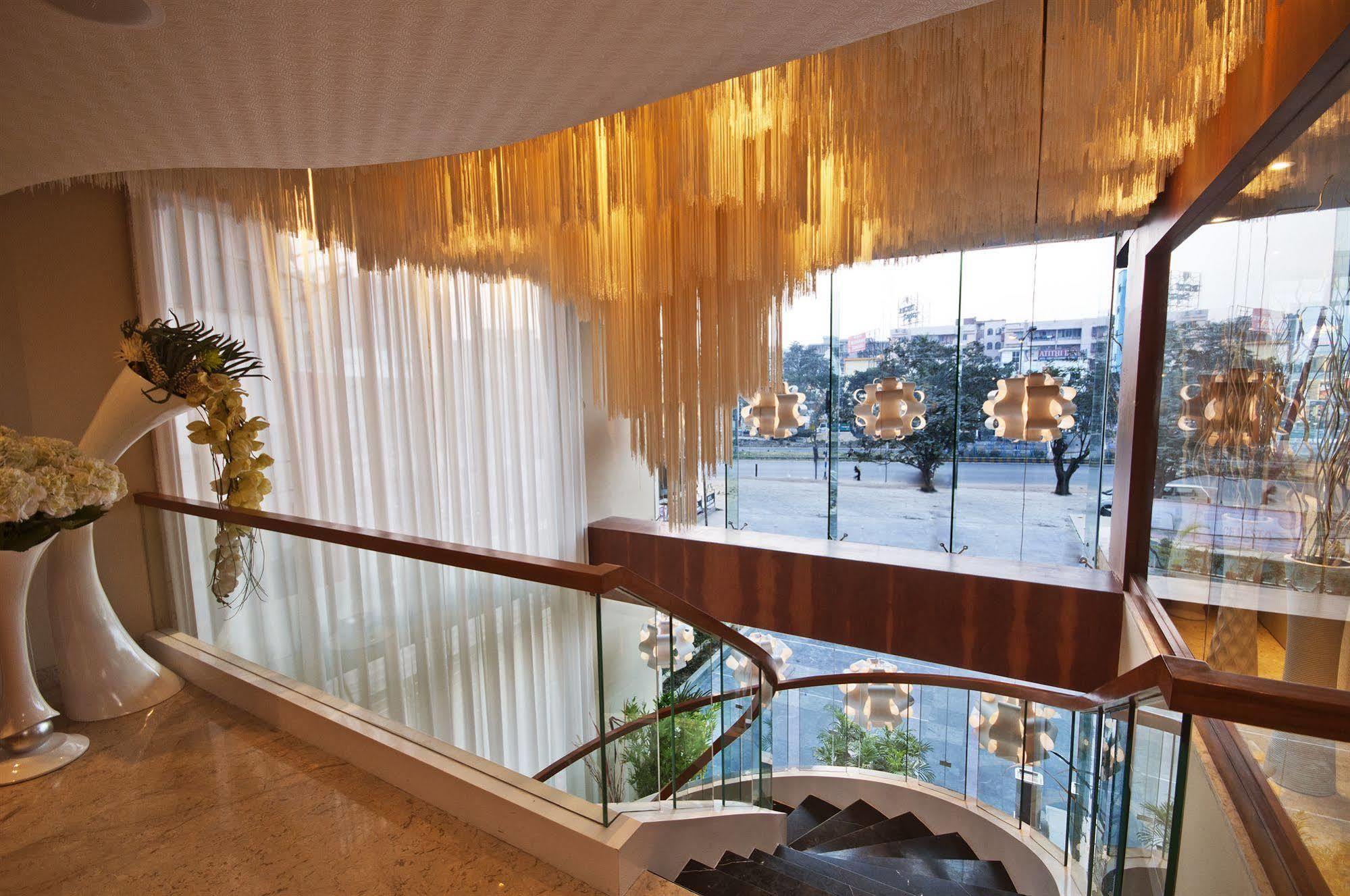 Celesta - Kolkata Hotell Exteriör bild